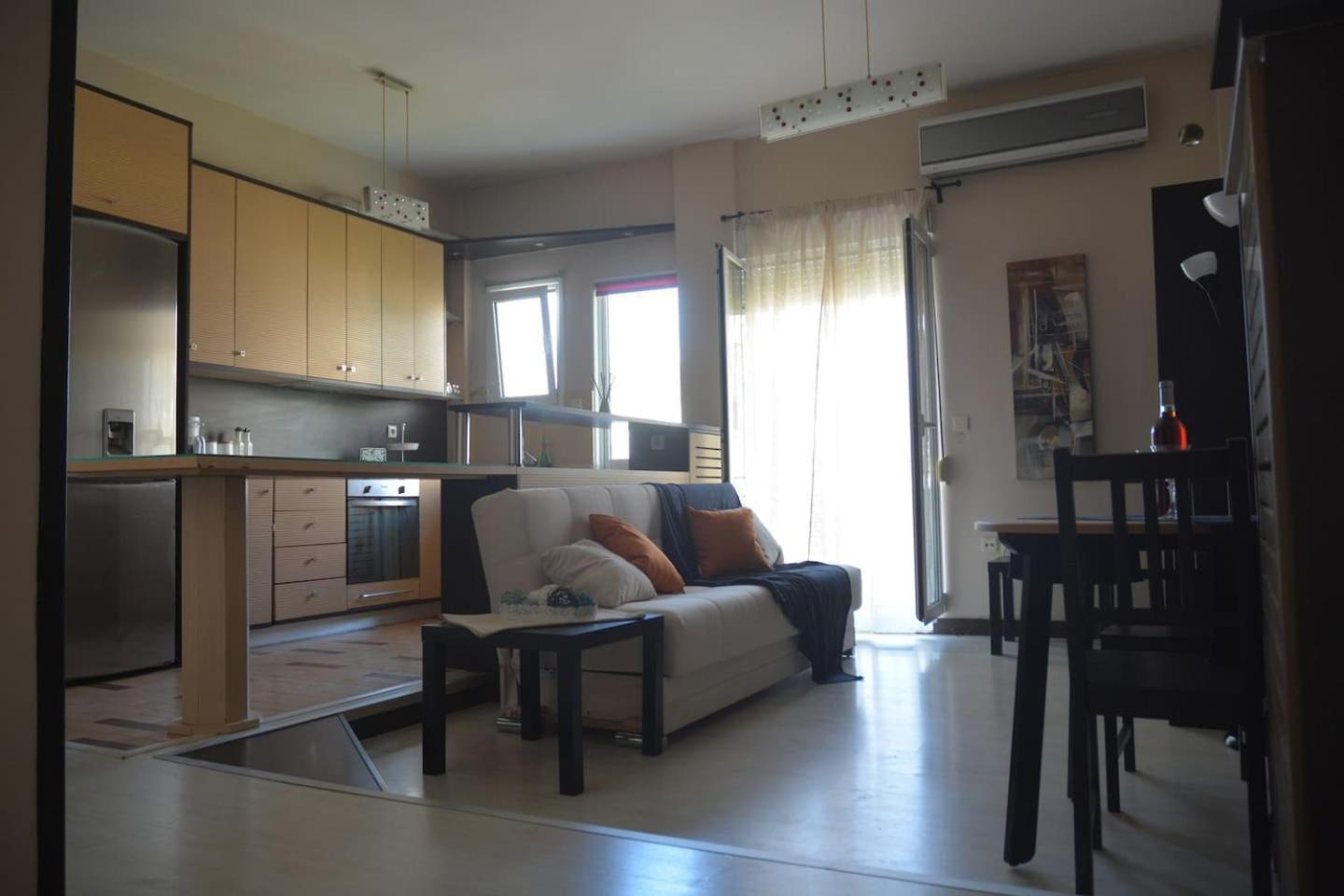 Modern Apartment, 5΄ Walk From Central Metro Station 아테네 외부 사진