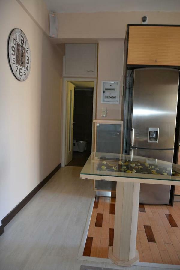 Modern Apartment, 5΄ Walk From Central Metro Station 아테네 외부 사진