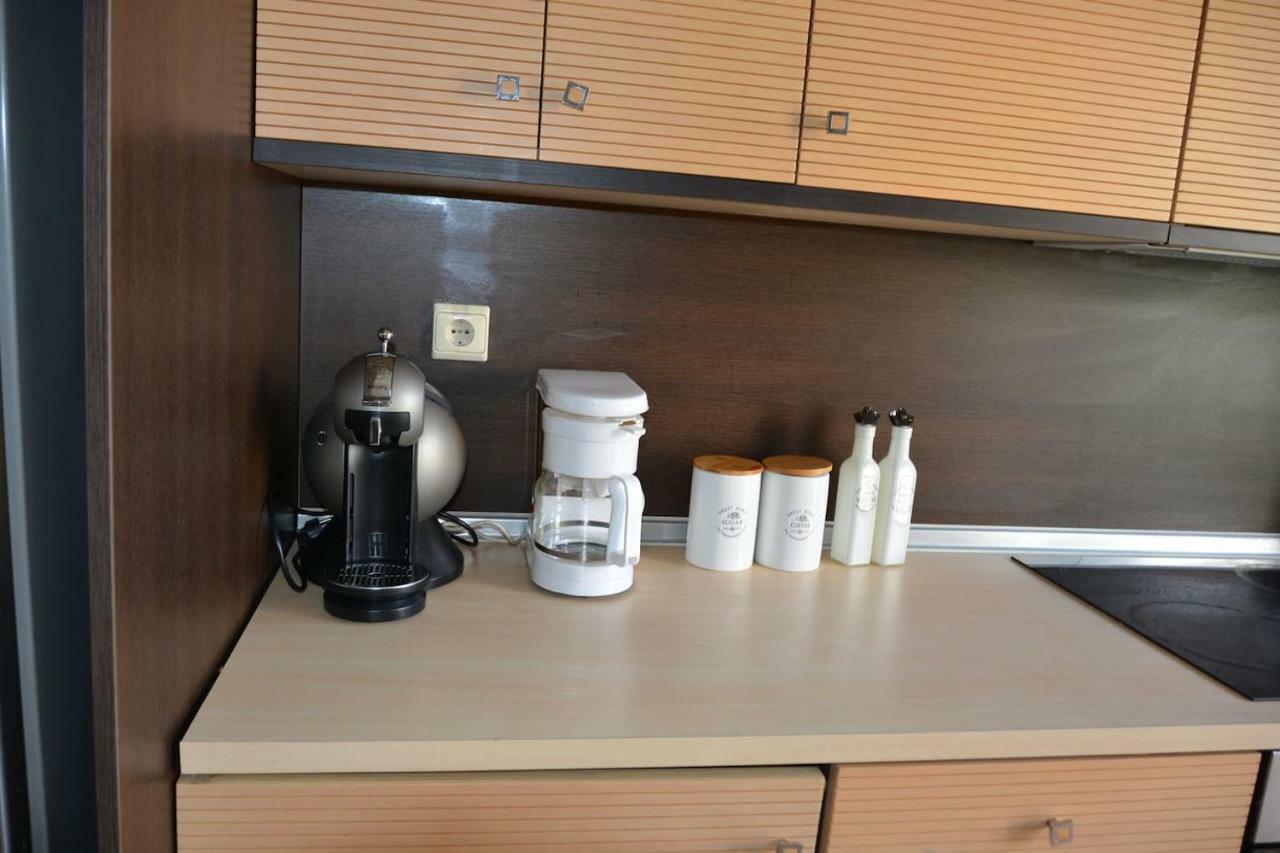 Modern Apartment, 5΄ Walk From Central Metro Station 아테네 외부 사진