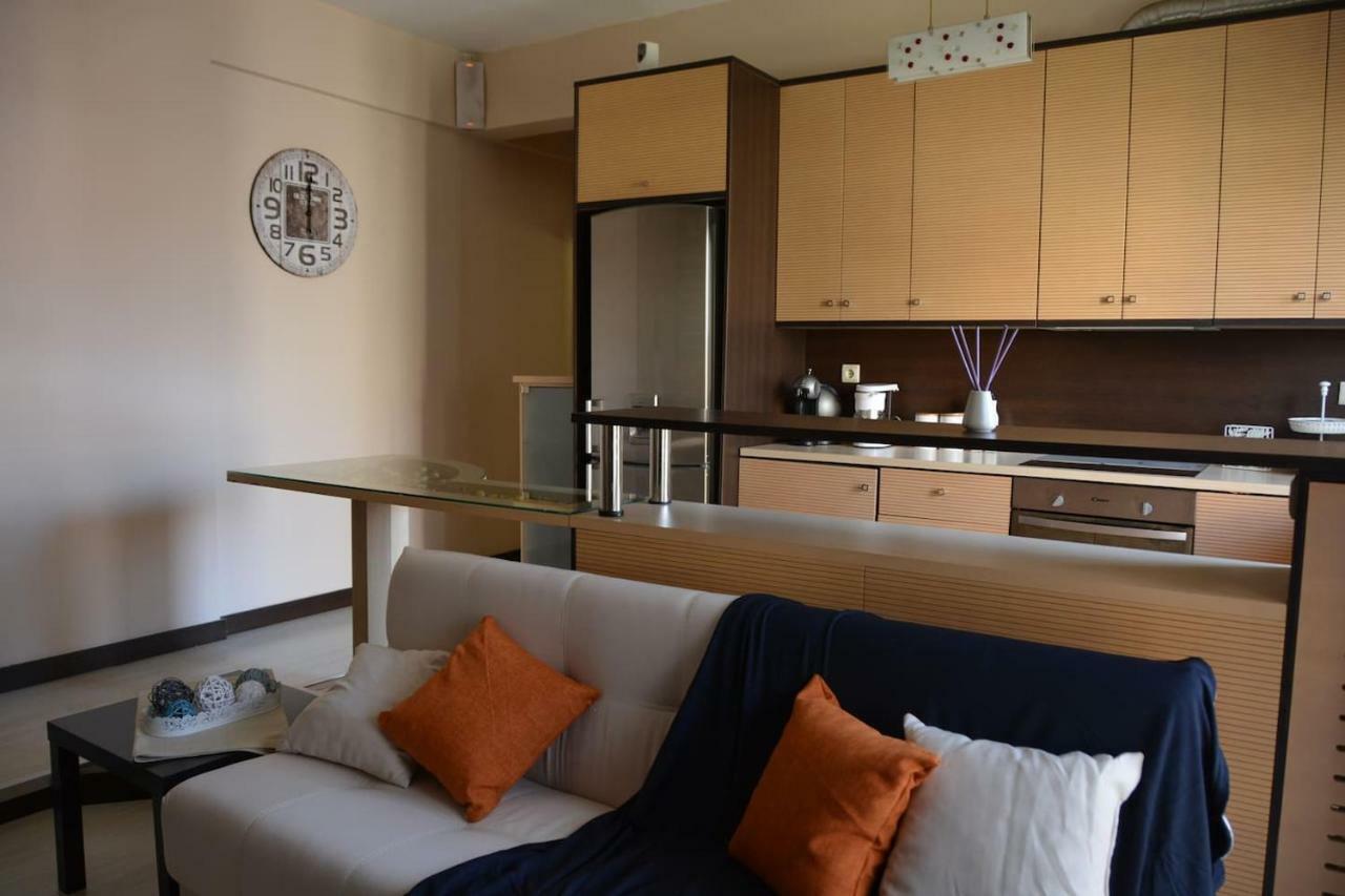 Modern Apartment, 5΄ Walk From Central Metro Station 아테네 외부 사진