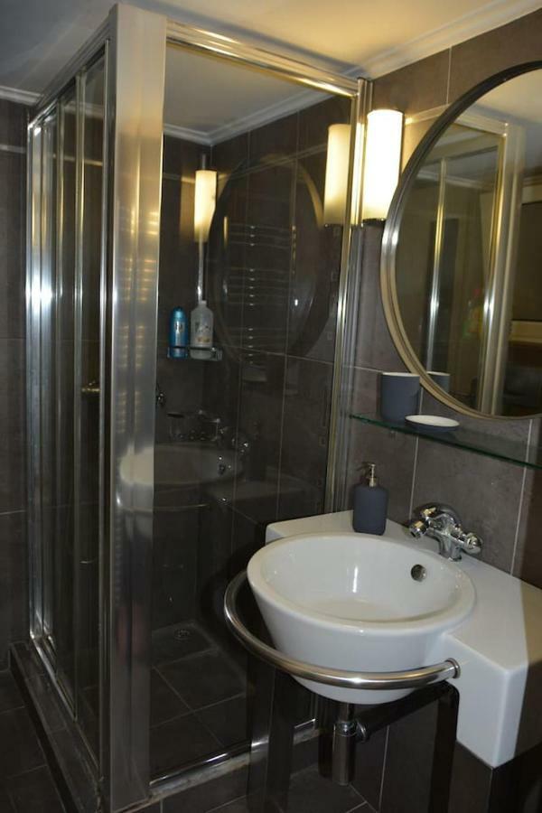 Modern Apartment, 5΄ Walk From Central Metro Station 아테네 외부 사진